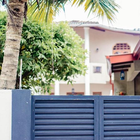 4Ty Two Homestay Galle Buitenkant foto