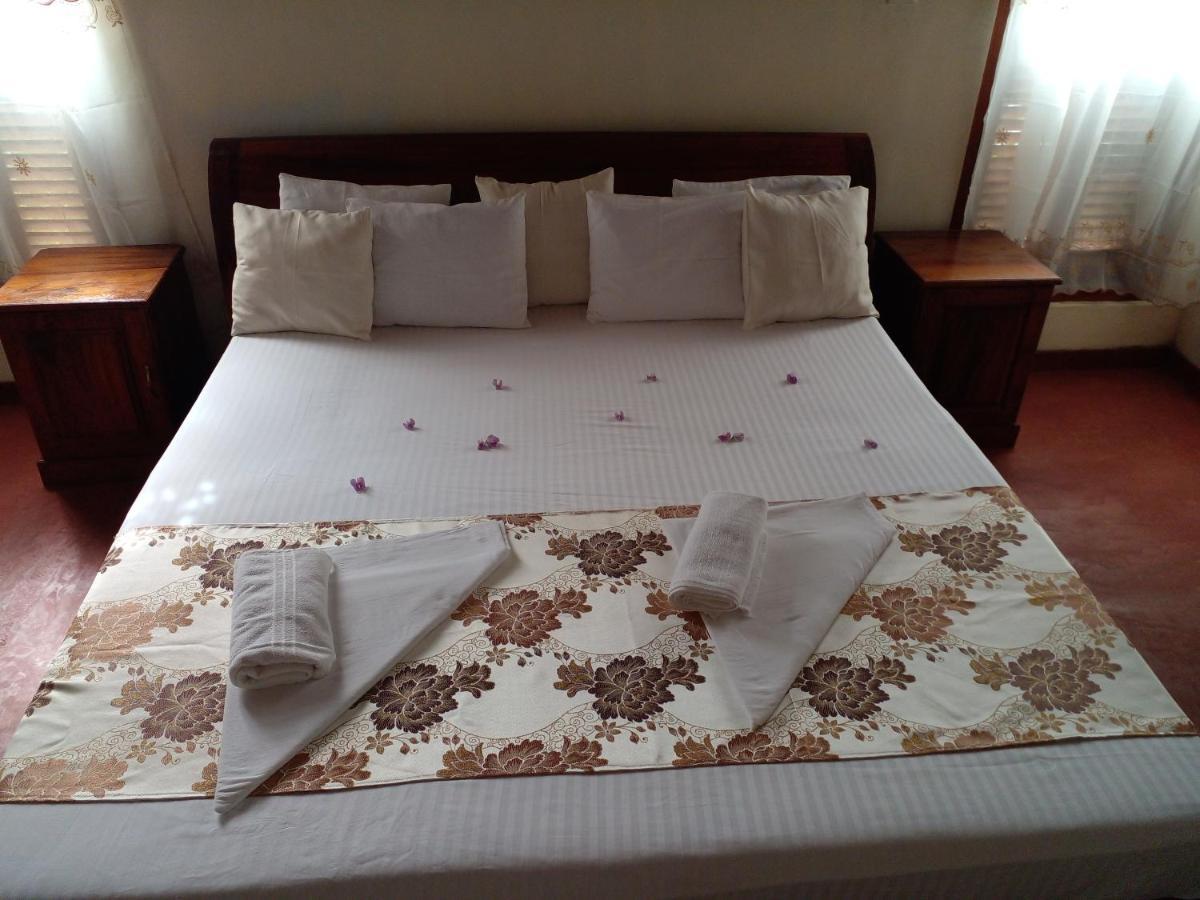 4Ty Two Homestay Galle Buitenkant foto