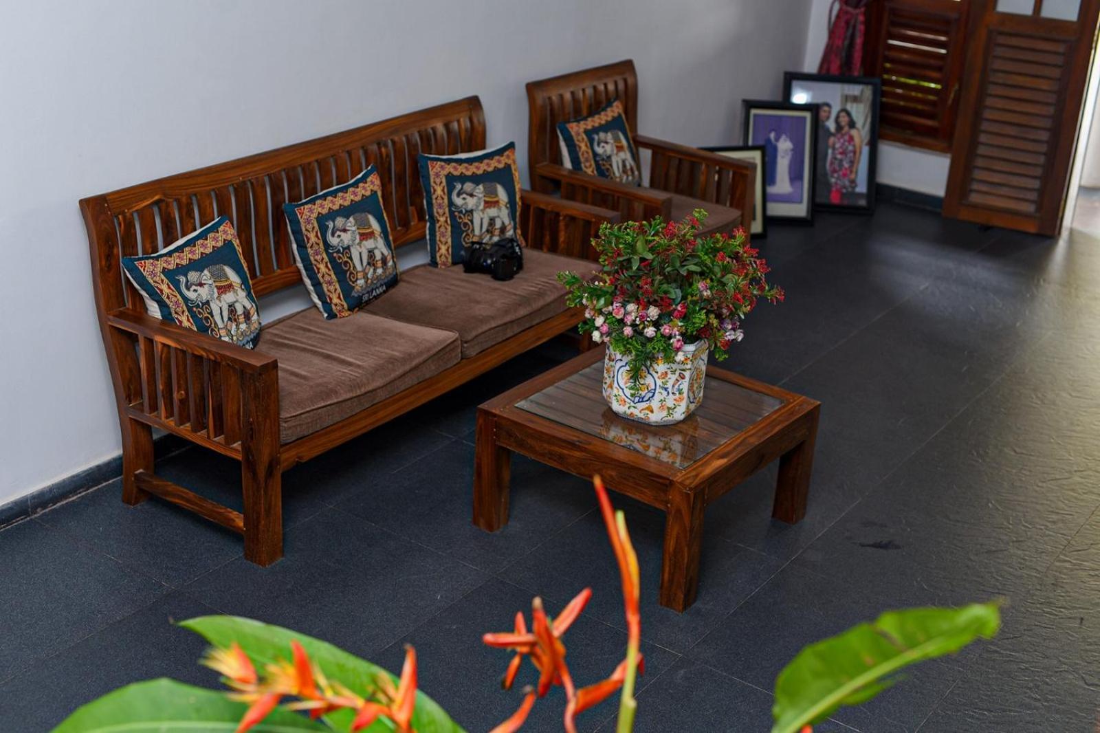 4Ty Two Homestay Galle Buitenkant foto