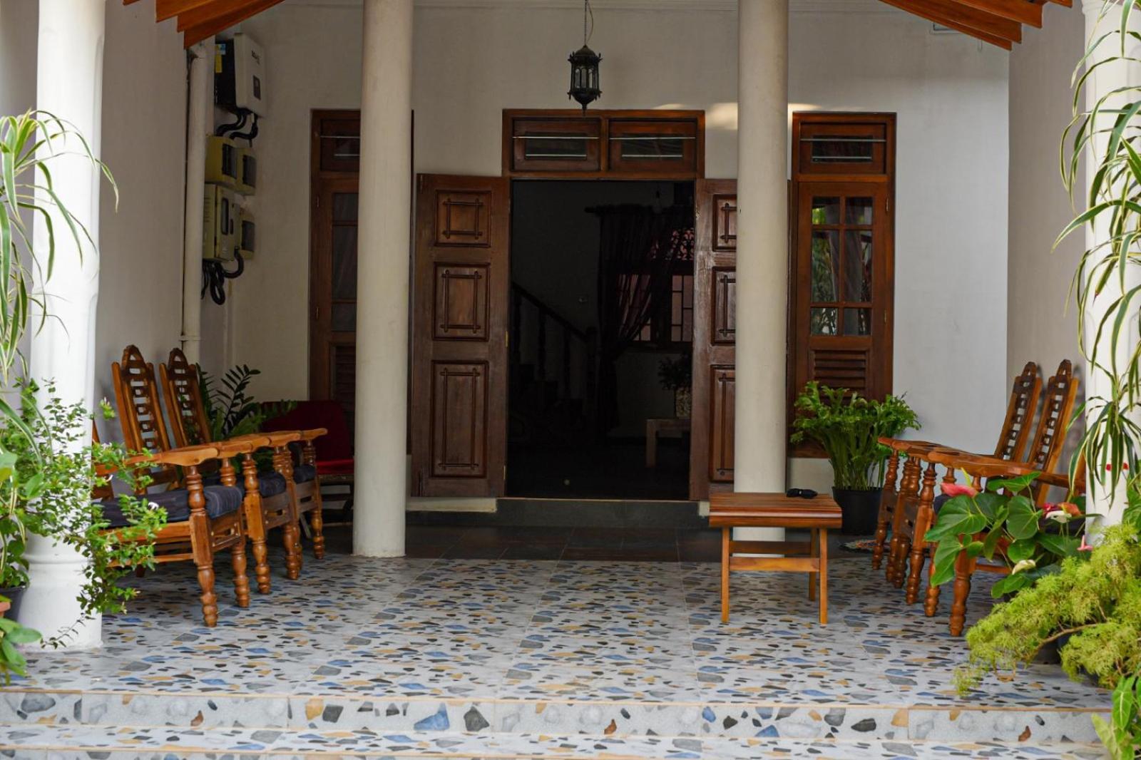 4Ty Two Homestay Galle Buitenkant foto