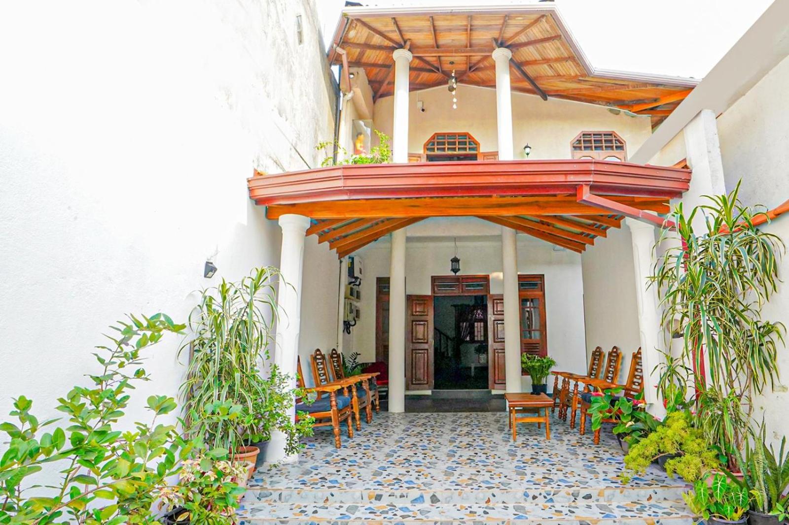 4Ty Two Homestay Galle Buitenkant foto