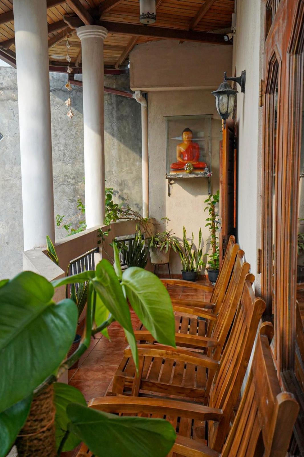 4Ty Two Homestay Galle Buitenkant foto