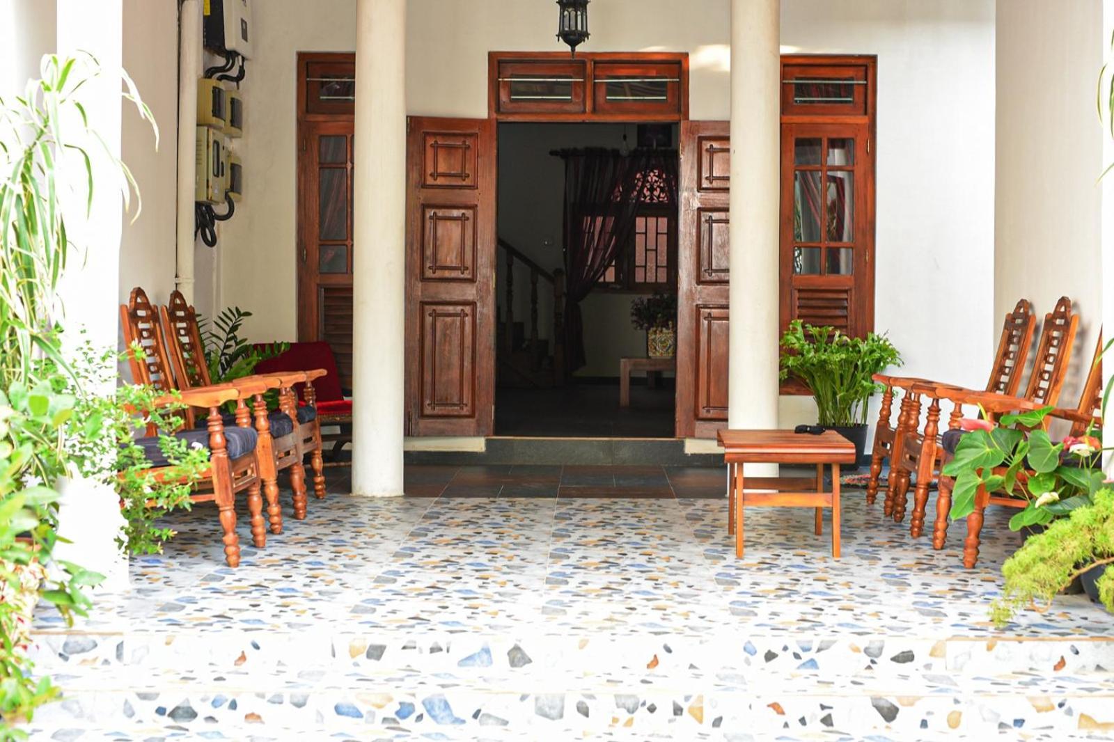 4Ty Two Homestay Galle Buitenkant foto