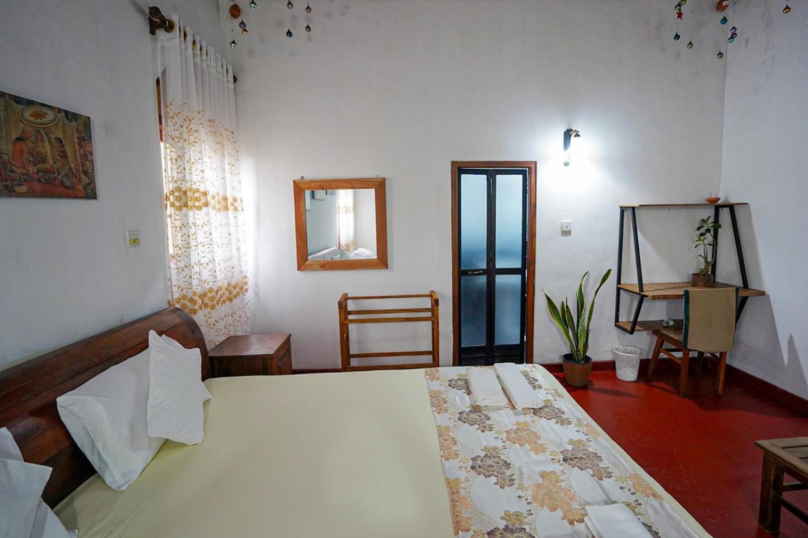 4Ty Two Homestay Galle Buitenkant foto