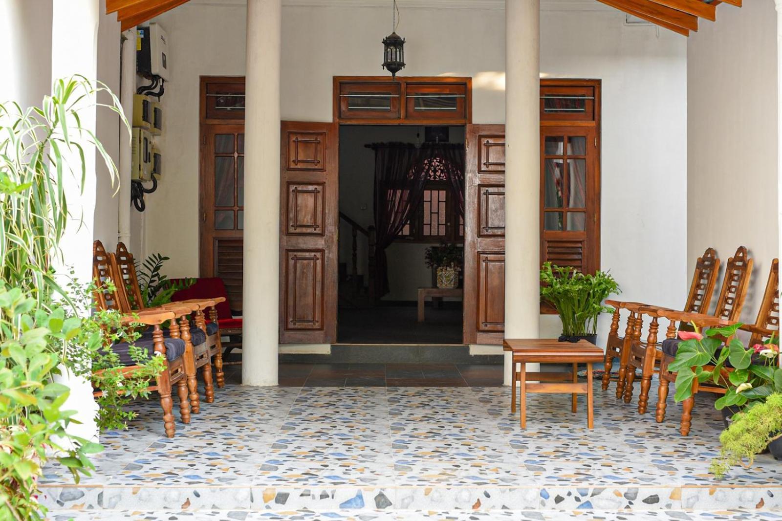 4Ty Two Homestay Galle Buitenkant foto