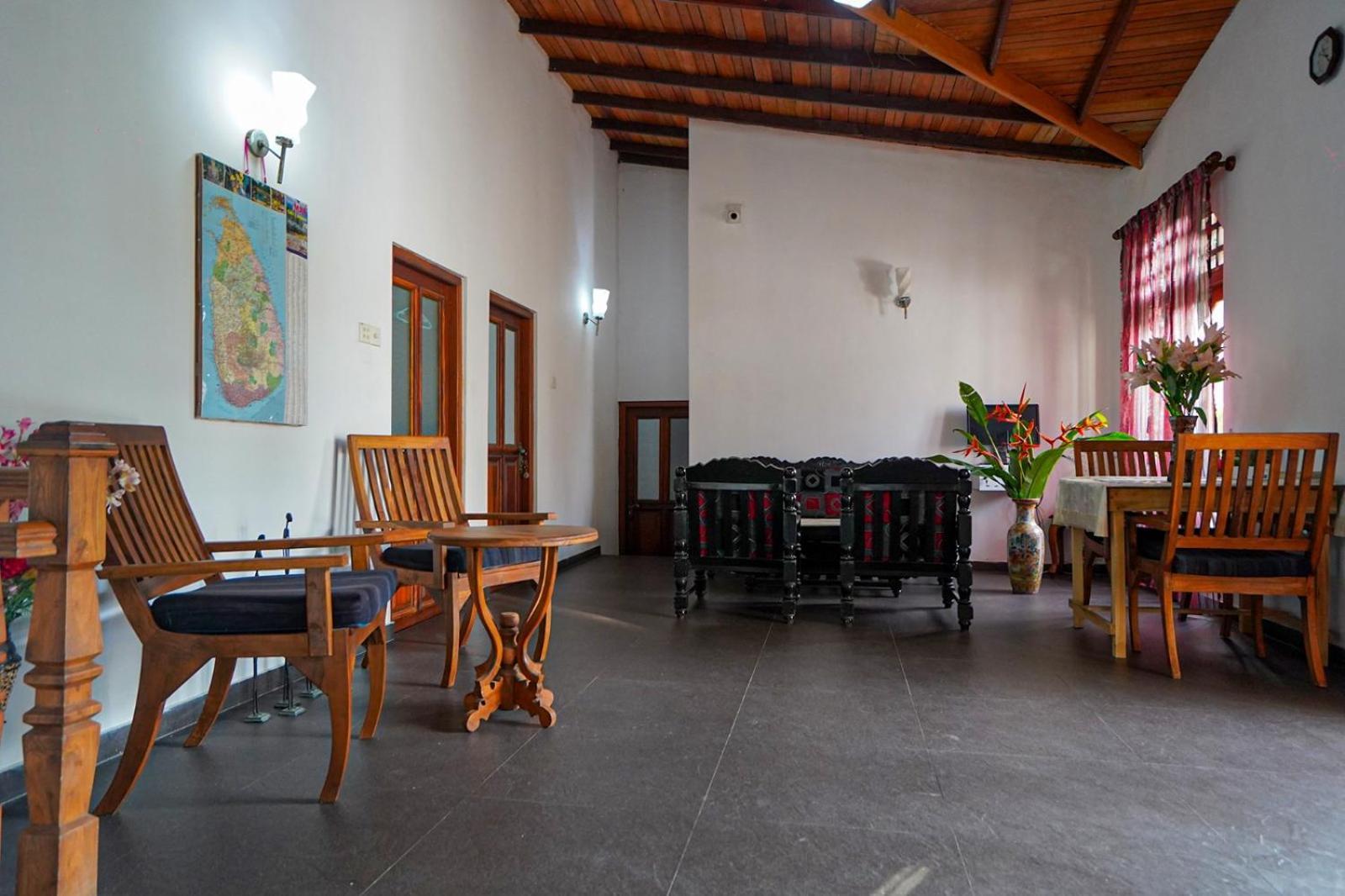 4Ty Two Homestay Galle Buitenkant foto