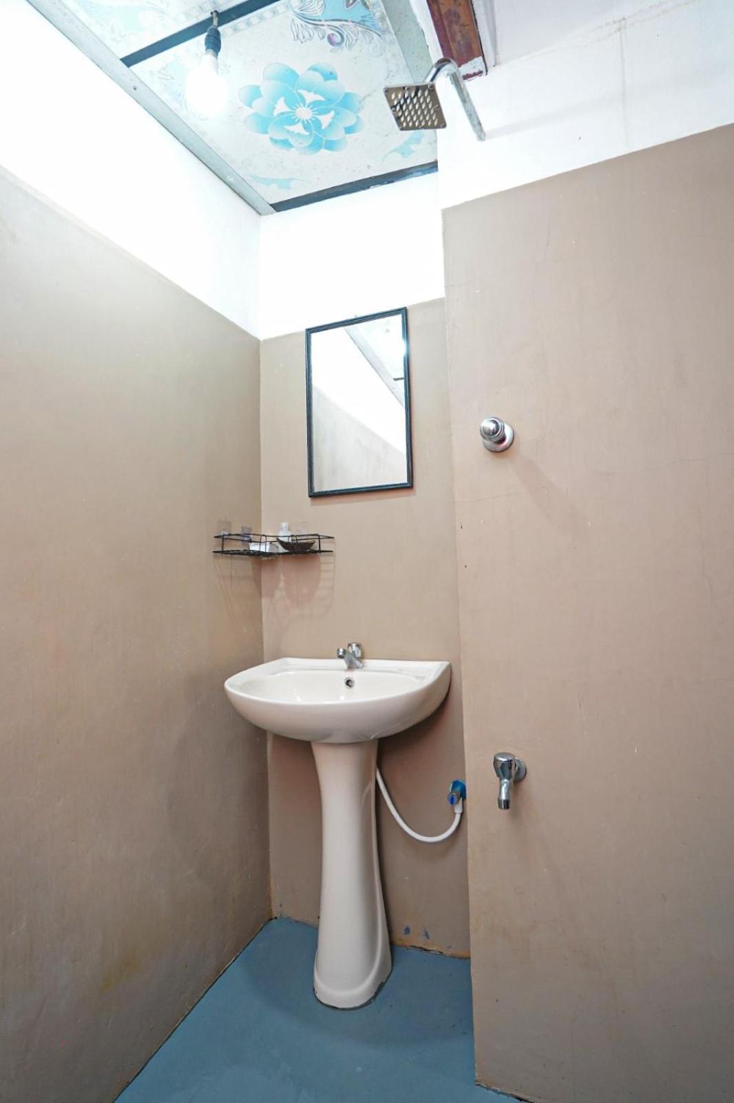 4Ty Two Homestay Galle Buitenkant foto
