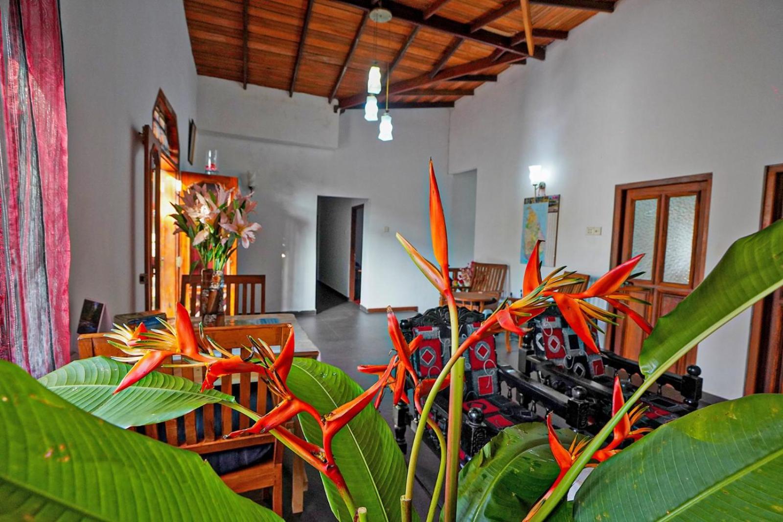 4Ty Two Homestay Galle Buitenkant foto