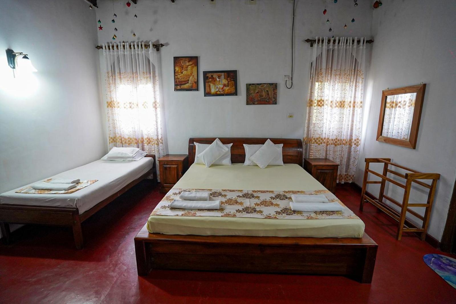 4Ty Two Homestay Galle Buitenkant foto