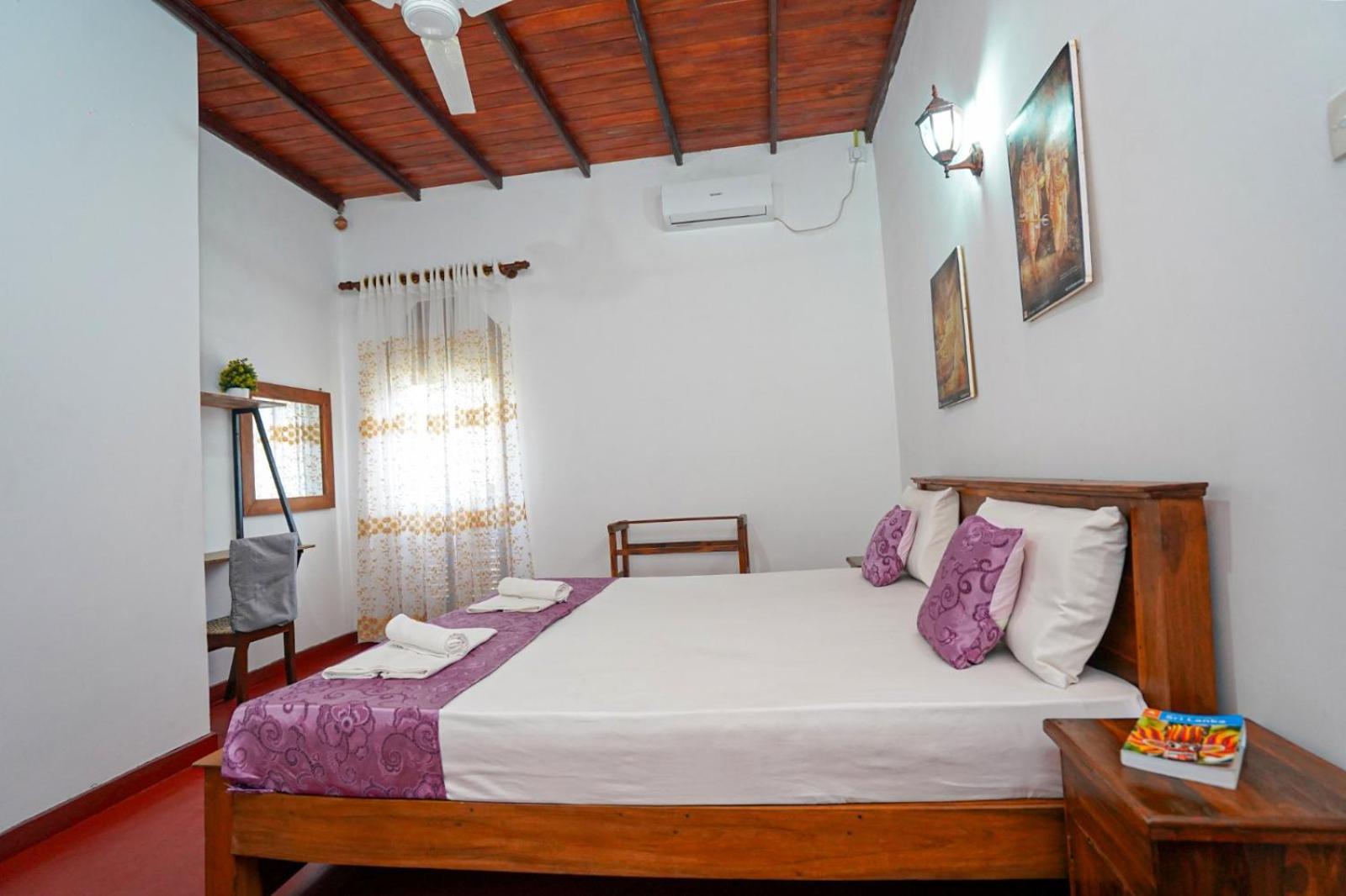 4Ty Two Homestay Galle Buitenkant foto