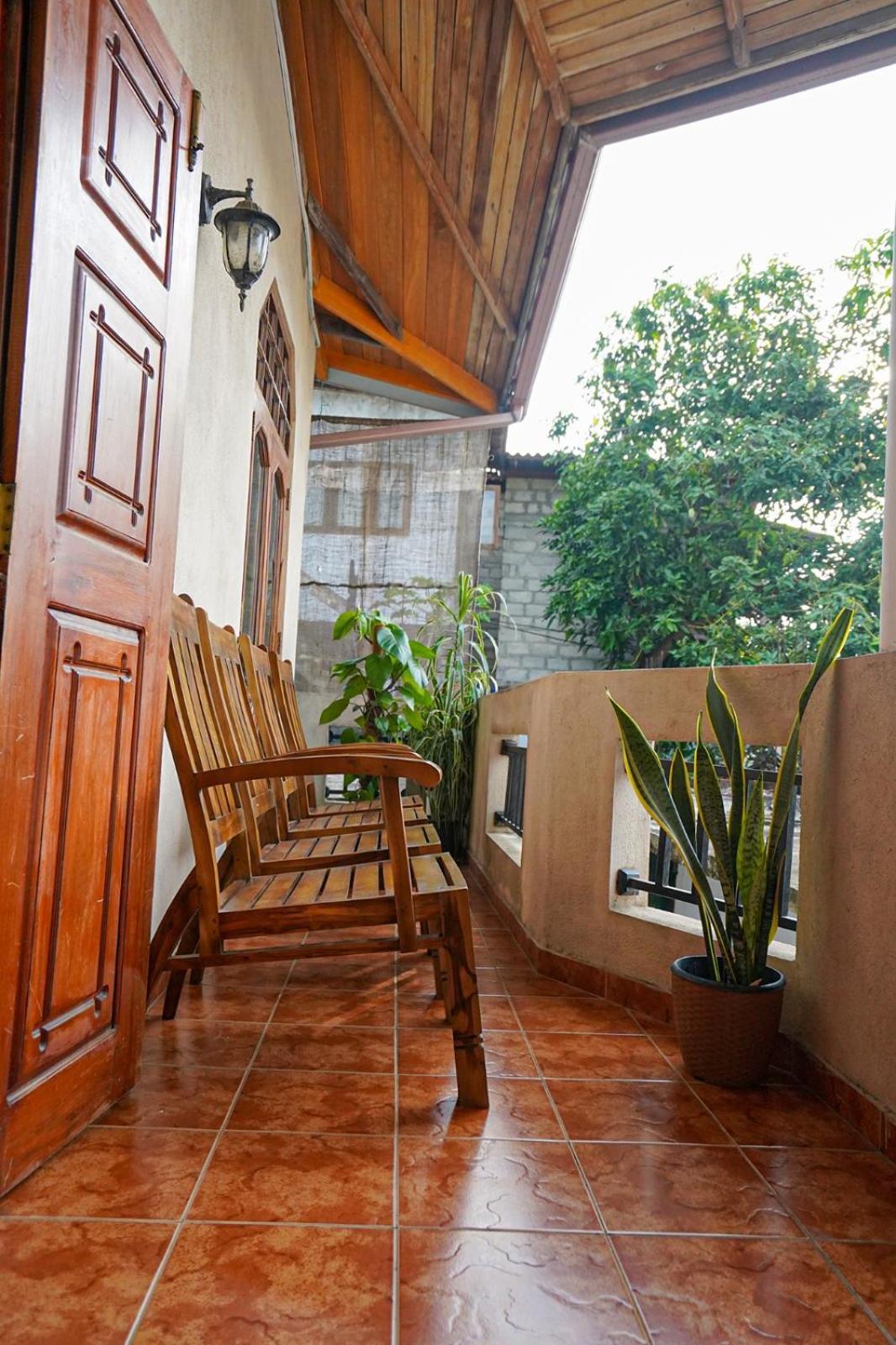 4Ty Two Homestay Galle Buitenkant foto