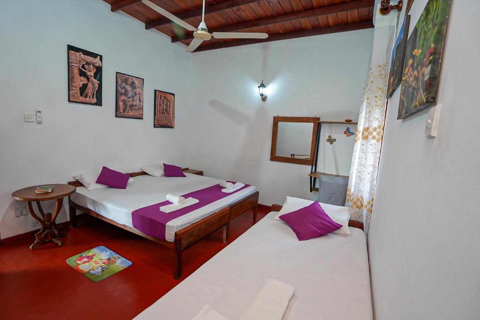 4Ty Two Homestay Galle Buitenkant foto