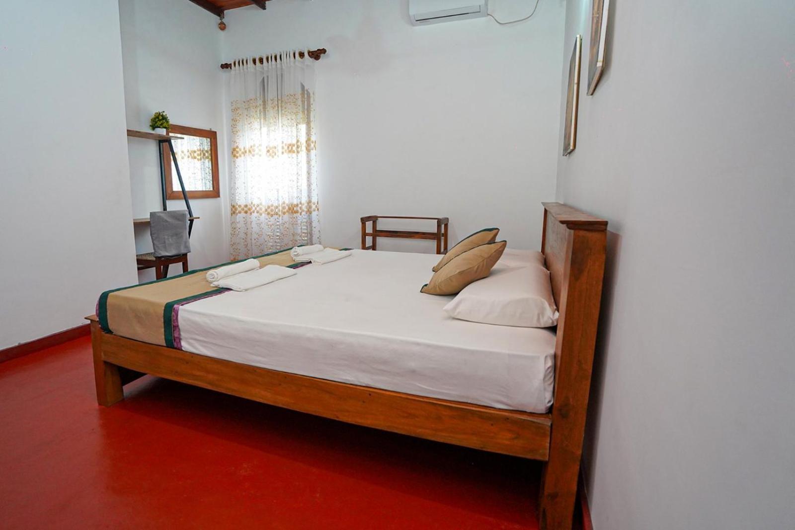 4Ty Two Homestay Galle Buitenkant foto