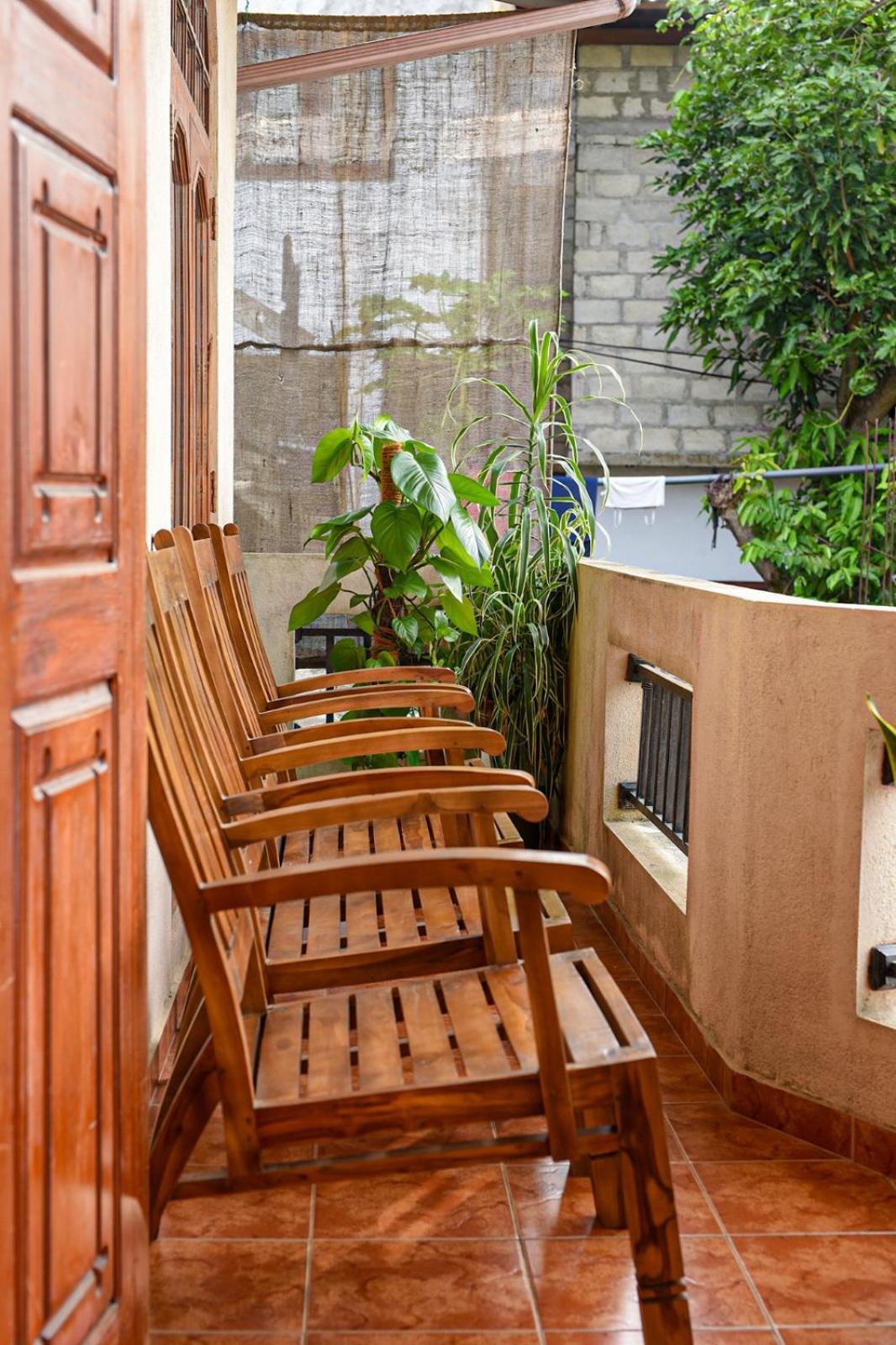 4Ty Two Homestay Galle Buitenkant foto