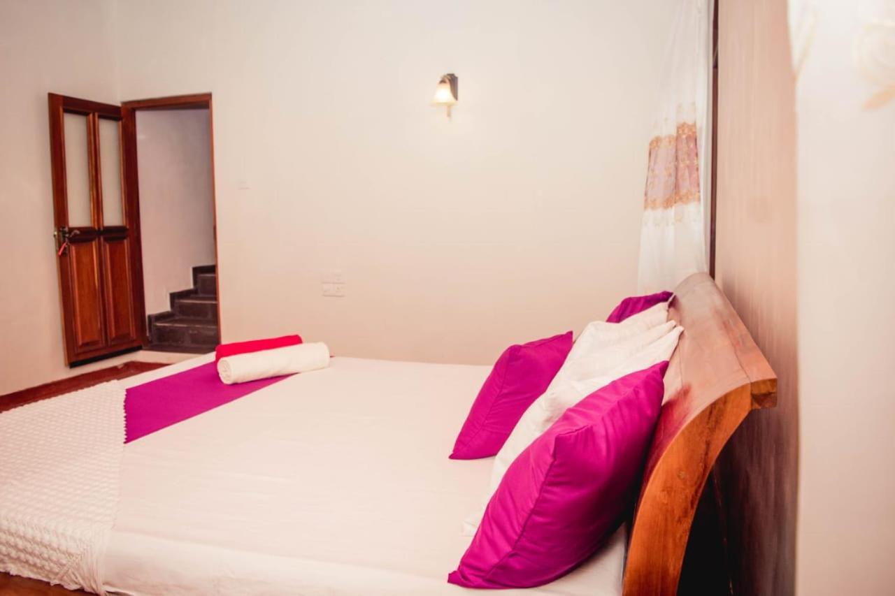 4Ty Two Homestay Galle Buitenkant foto