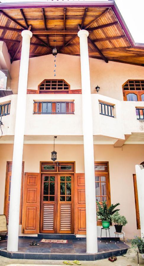4Ty Two Homestay Galle Buitenkant foto