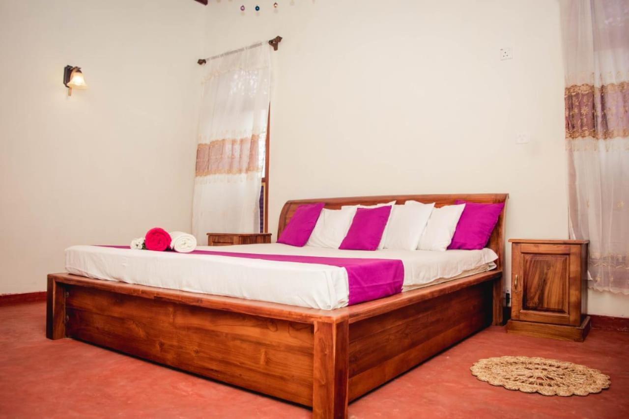 4Ty Two Homestay Galle Buitenkant foto
